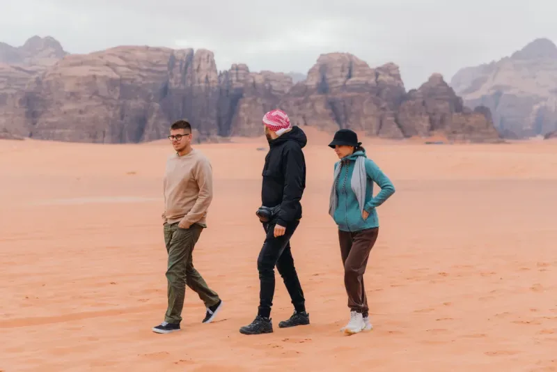 Amigos en Wadi Rum, Jordania